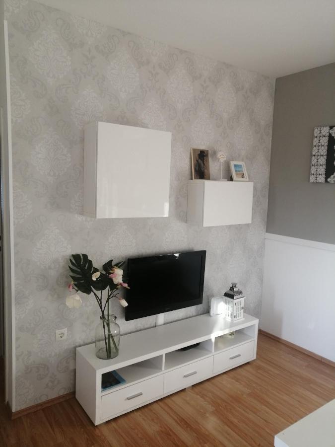 Apartments Karla I Ivano Mandre Ngoại thất bức ảnh