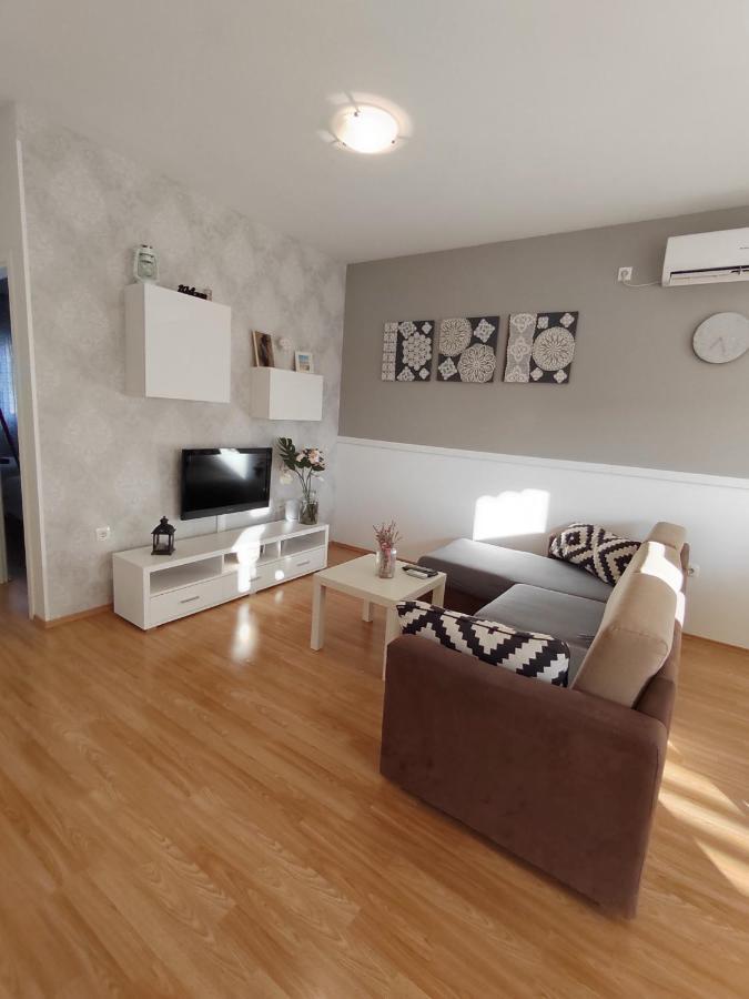 Apartments Karla I Ivano Mandre Ngoại thất bức ảnh