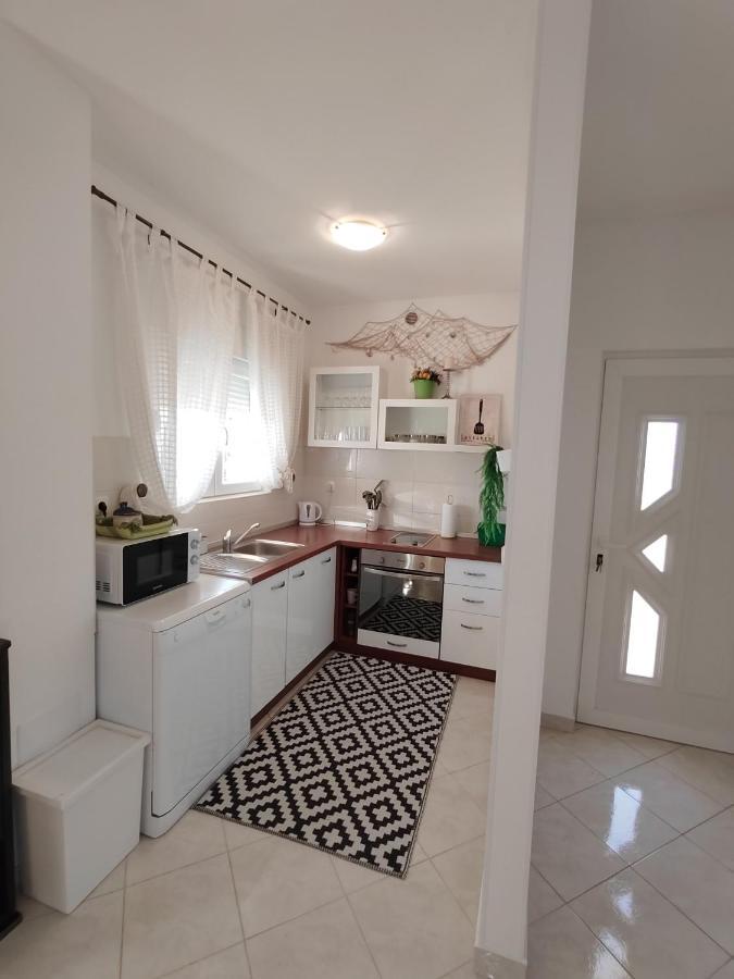 Apartments Karla I Ivano Mandre Ngoại thất bức ảnh