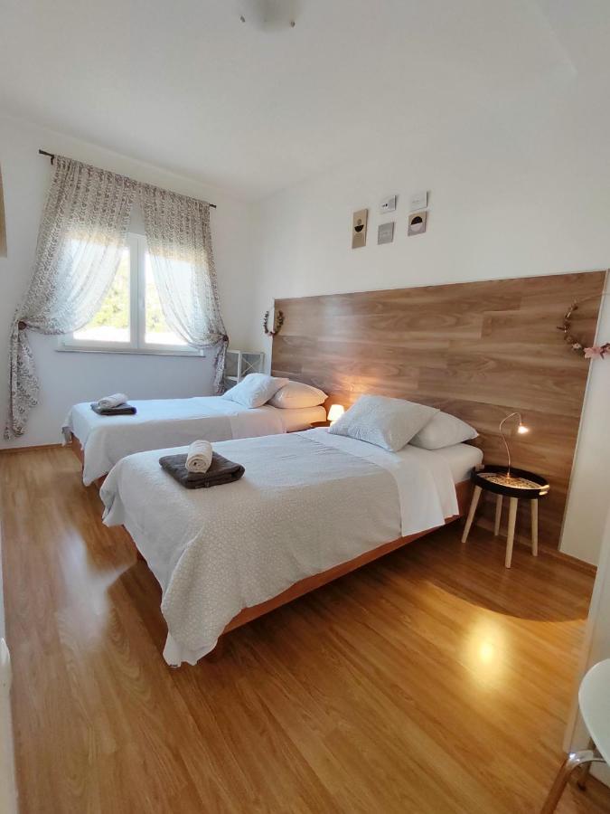 Apartments Karla I Ivano Mandre Ngoại thất bức ảnh