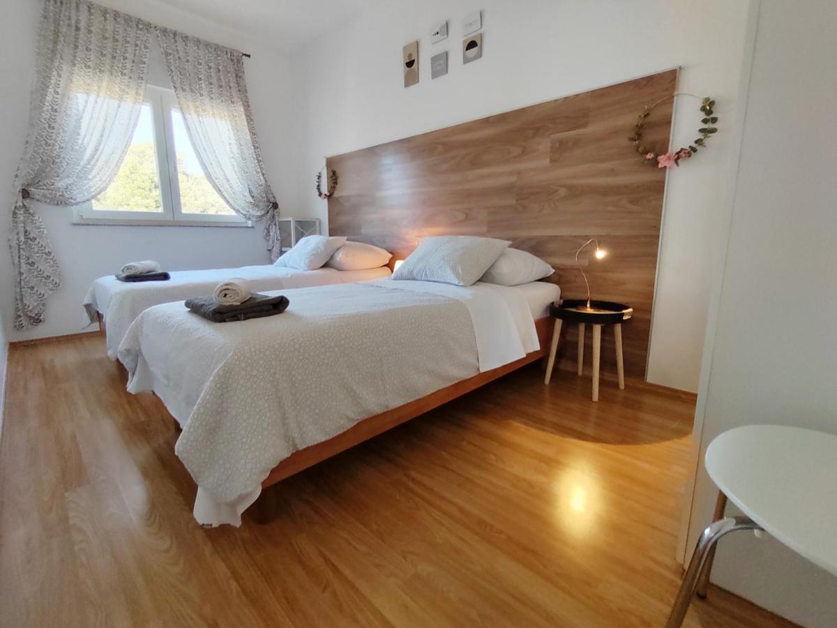 Apartments Karla I Ivano Mandre Ngoại thất bức ảnh