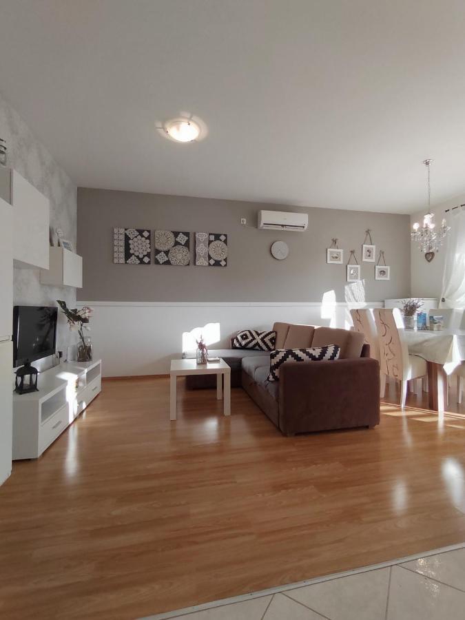 Apartments Karla I Ivano Mandre Ngoại thất bức ảnh