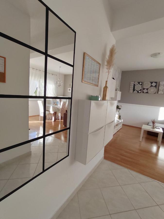 Apartments Karla I Ivano Mandre Ngoại thất bức ảnh