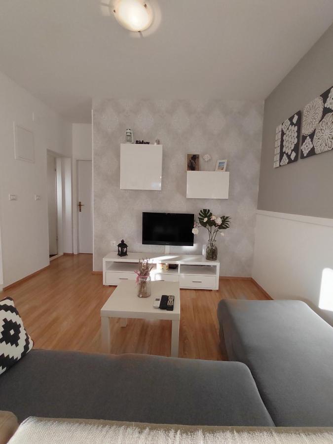 Apartments Karla I Ivano Mandre Ngoại thất bức ảnh