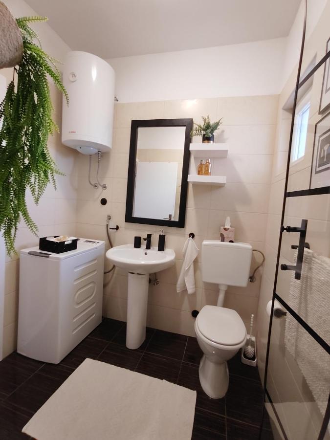 Apartments Karla I Ivano Mandre Ngoại thất bức ảnh