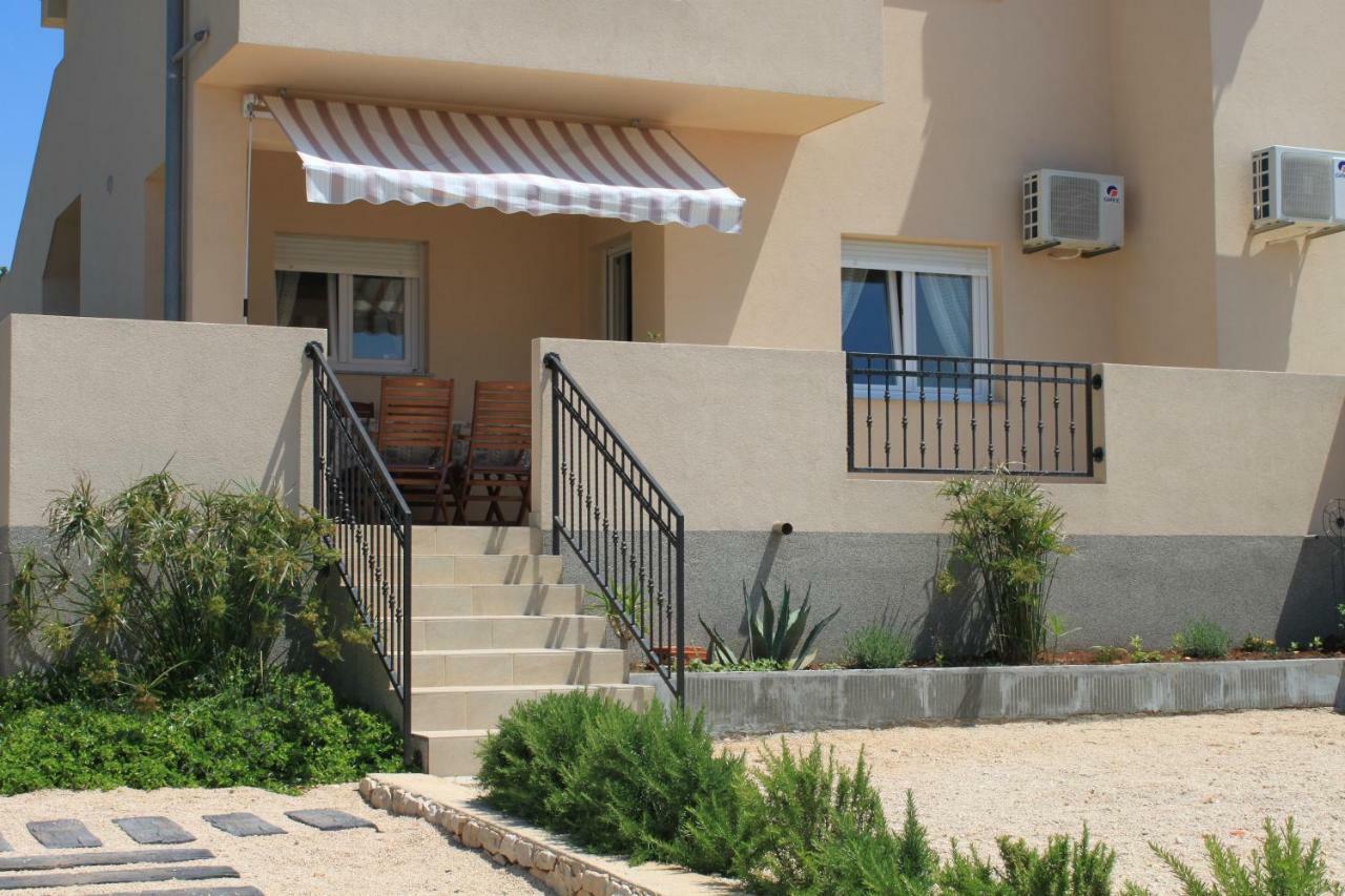 Apartments Karla I Ivano Mandre Ngoại thất bức ảnh
