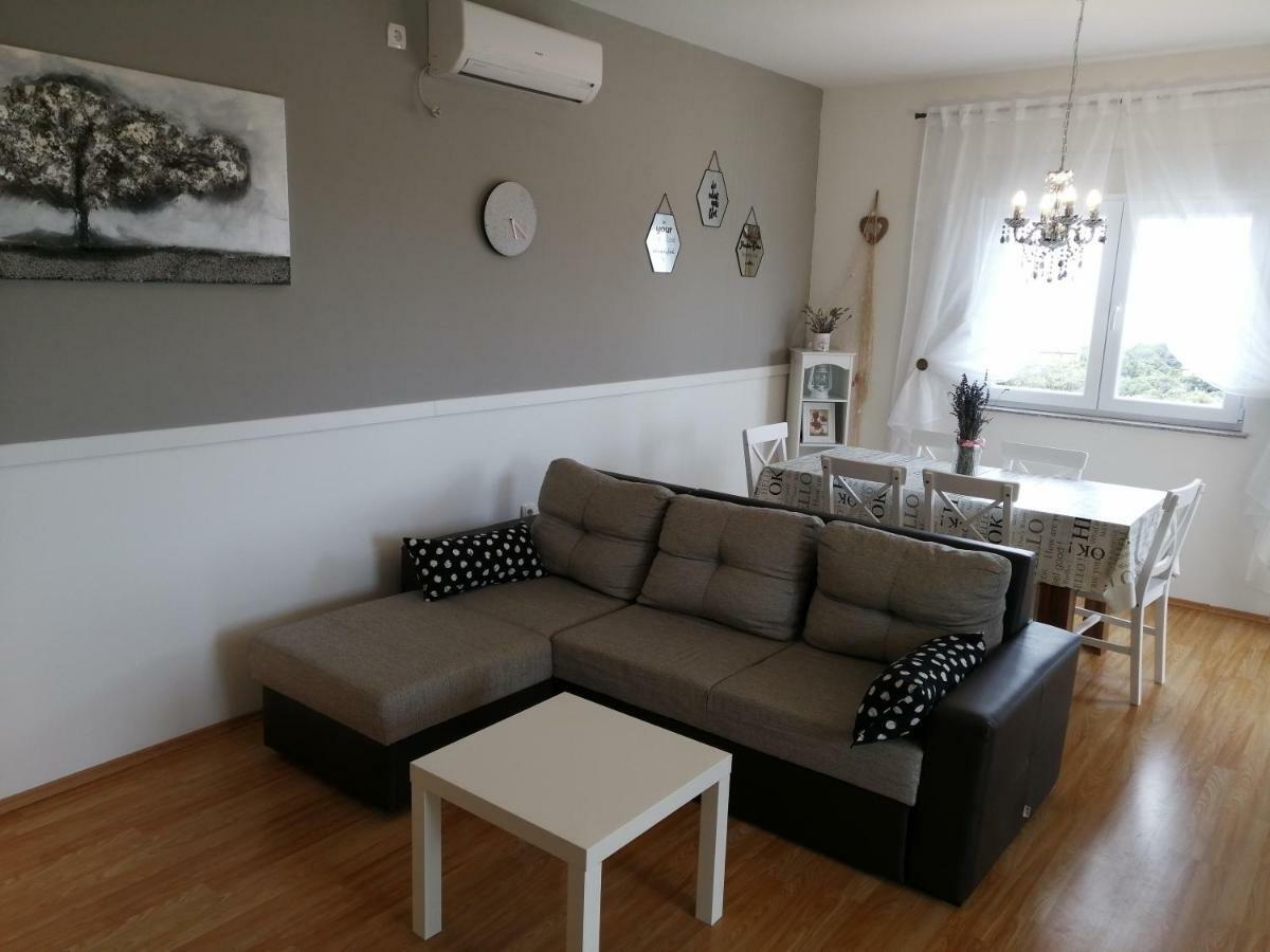 Apartments Karla I Ivano Mandre Ngoại thất bức ảnh